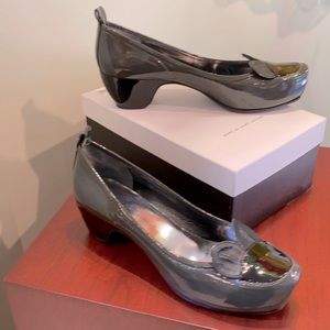Marc by Marc Jacobs new in box gray patent heels